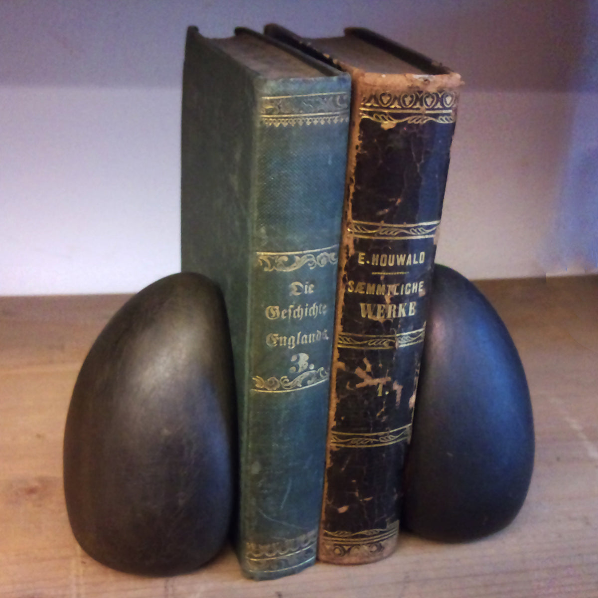 Pair of "Drop" Bookends #4636 in Patinated Brass by Carl Auböck